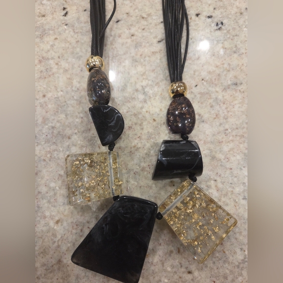 Elegant Black and Gold Necklace - Picture 2 of 6